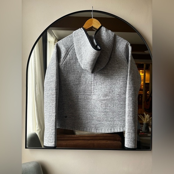 LULULEMON | City bound Hoodie | size 6-8 - Picture 6 of 8